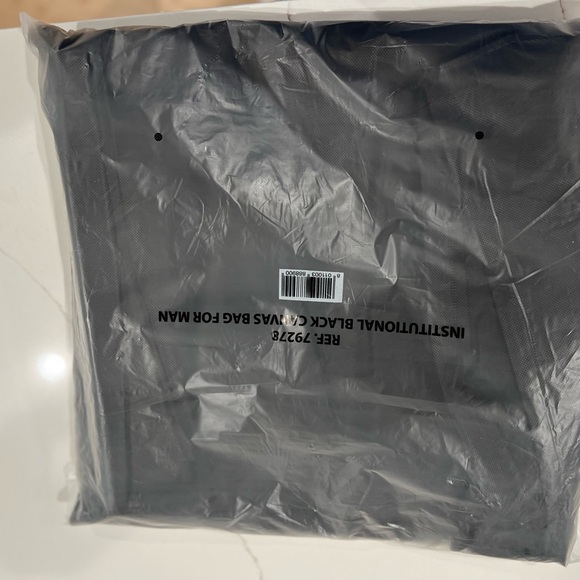 VERSACE NEW MENS BLACK PERFUME SHOULDER BAG - Picture 14 of 15